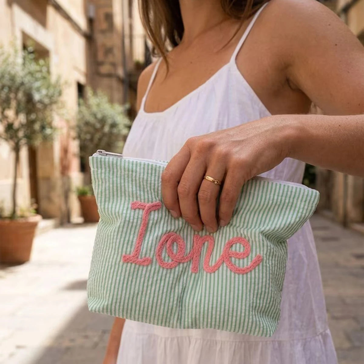Brodé : trousse de maquillage personnalisé ou non